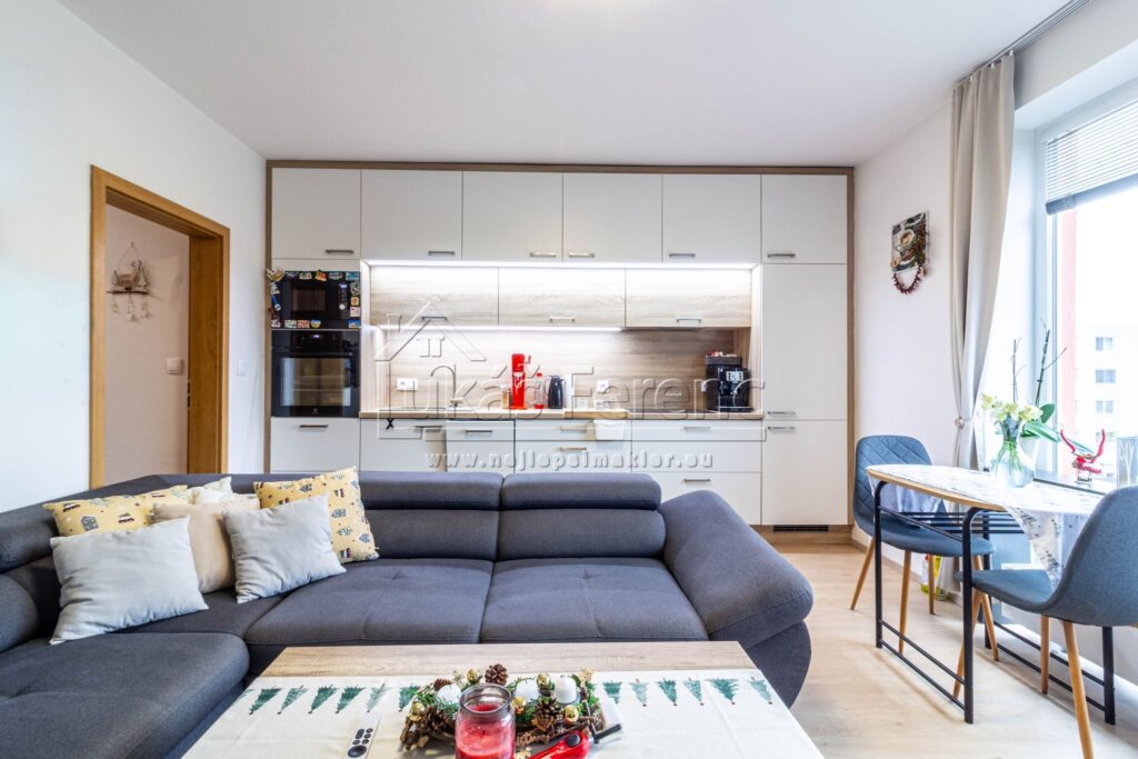 Pronájem, byt 2+kk, 48 m², balkón a garážové stání, ul. Pšeničná, Hostivice